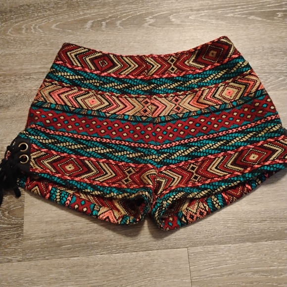Aztec Shorts 🌈 - Picture 4 of 4